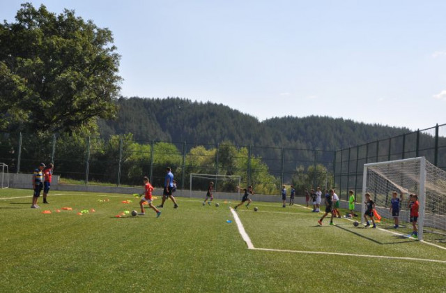 Спортисти от цялата страната и чужбина избират спортните съоръжения в община Разлог за лагерите си