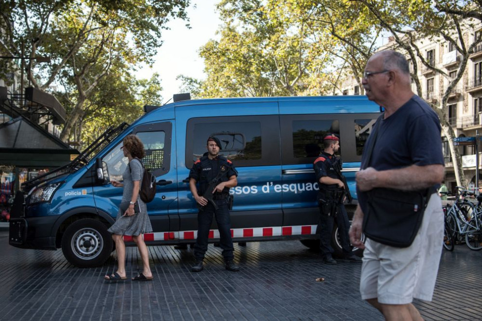  Барселона полиция 