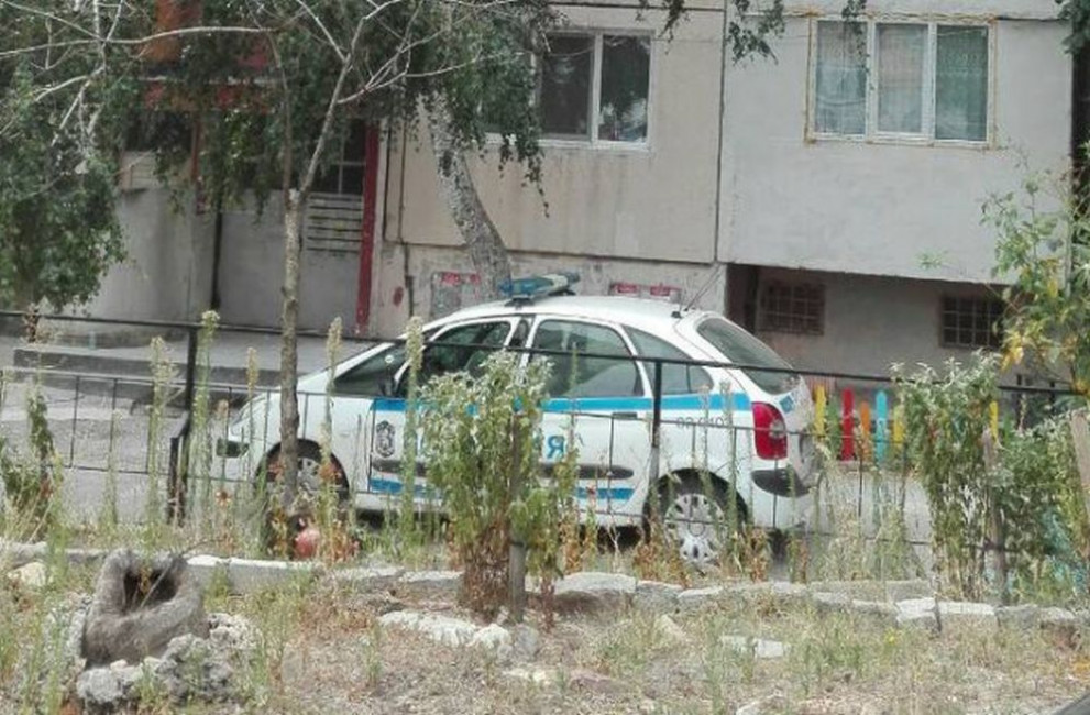 Блок 108 в бургаския комплекс "Меден рудник" и към момента се охранява от полицията.