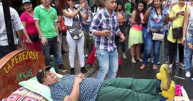 Жителите на колумбийския град Итагуи отбелязаха Деня на мързела с