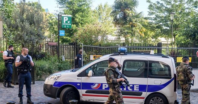 Голямо скривалище с оръжия бе открито от френската полиция в