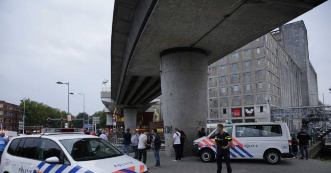 Холандската полиция арестува 22-годишен мъж, след като снощи бе отменен