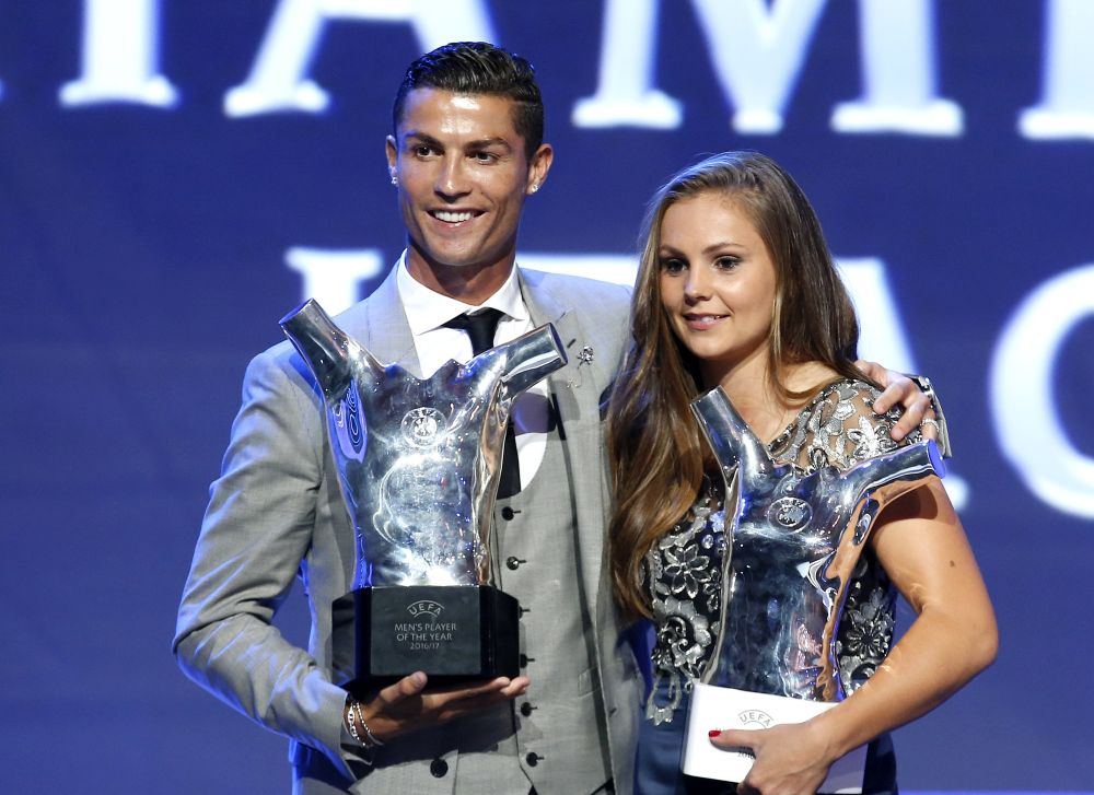 Кристиано Роналдо взе приза на УЕФА за най-добър играч