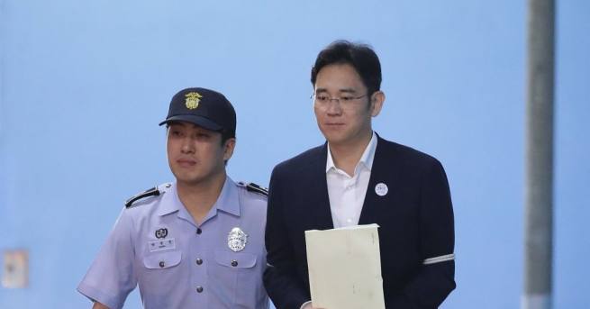Наследникът на Самсунг Ли Джей Йонг е осъден на пет