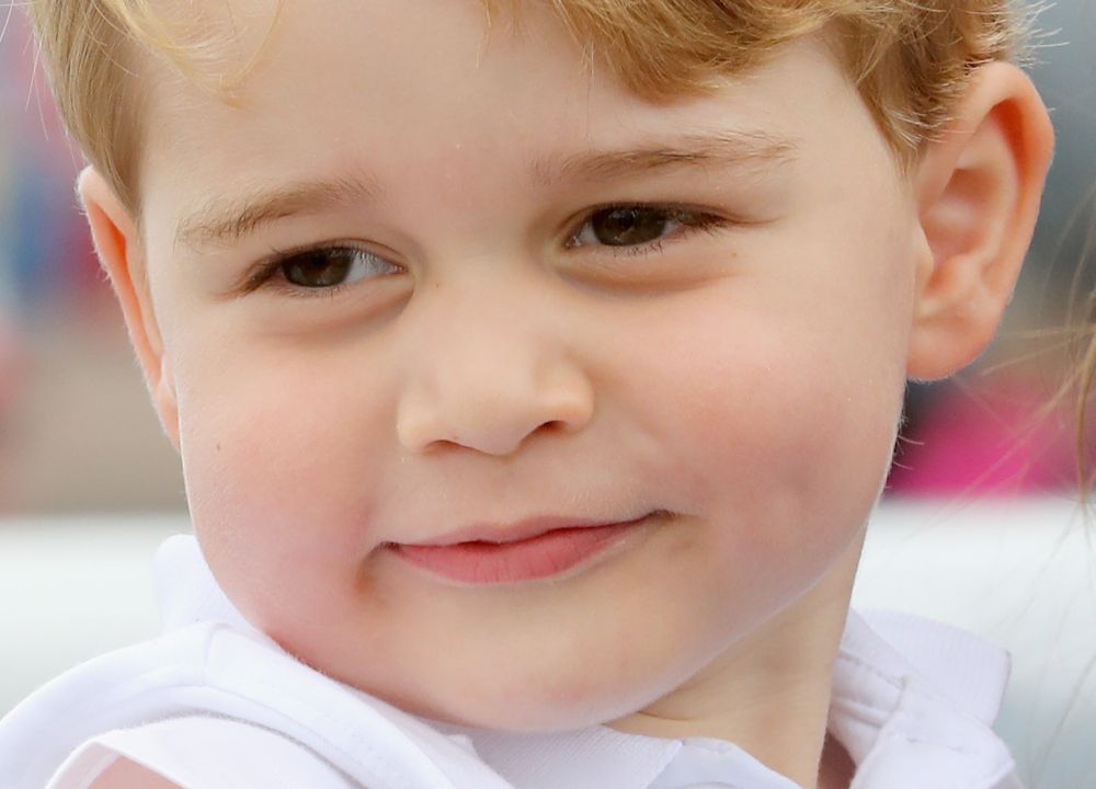 4-годишният принц Джордж предизвиква усмивки с поведението си, където и да се появи
