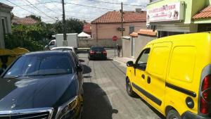 автомобил