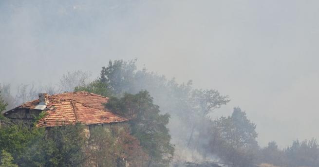 Огромният пожар който вилнее втори ден в района на Кресненското