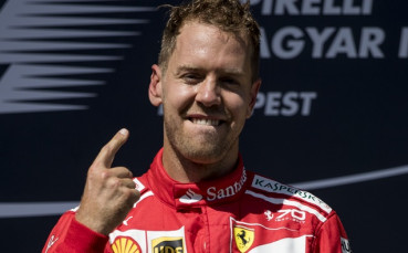 Себастиан Фетел подписа нов договор