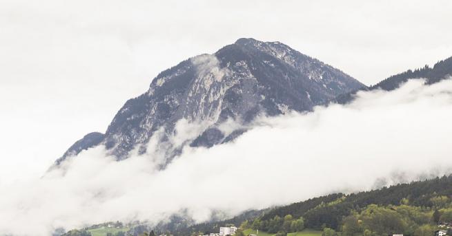 Петима алпинисти са загинали в австрийските Алпи, съобщава местният Червен