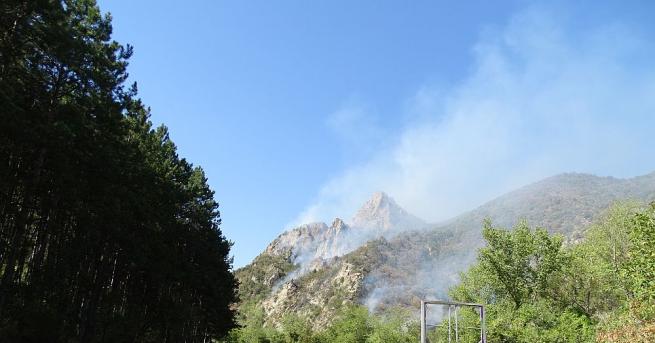 Ситуацията край Кресна е овладяна от всички посоки екипите на