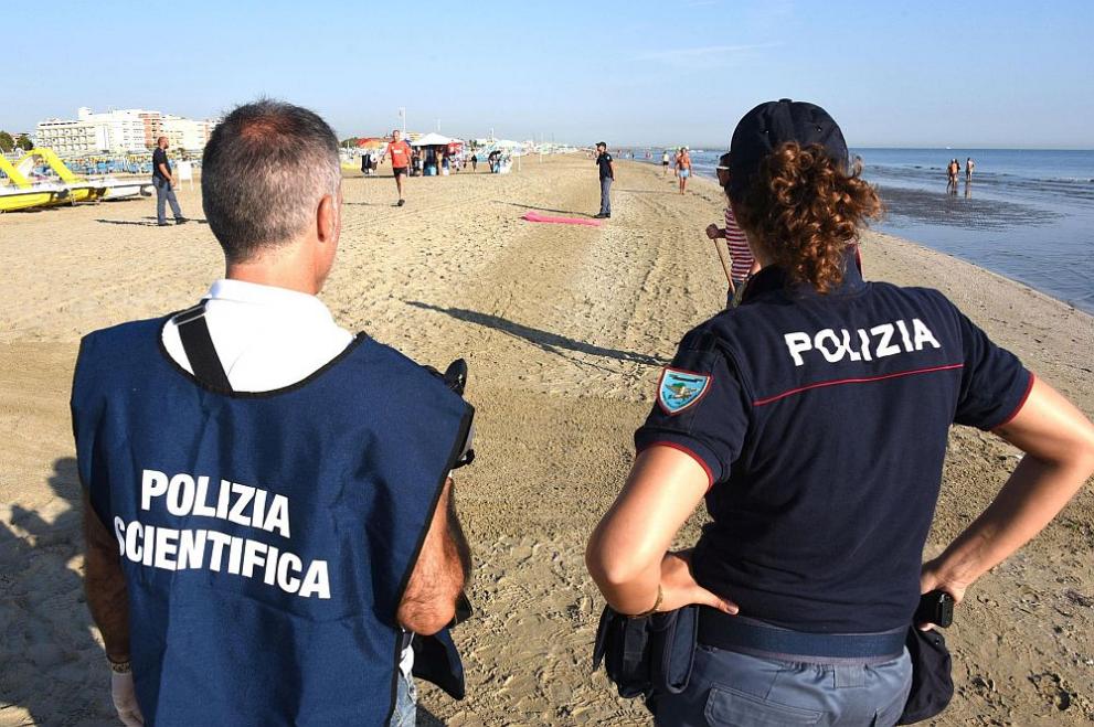 Полицията в италианския град Римини разследва групово изнасилване на полска туристка и побой над приятеля й