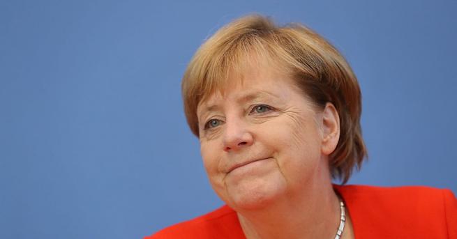 Германската канцлерка Ангела Меркел заяви че решението й преди две