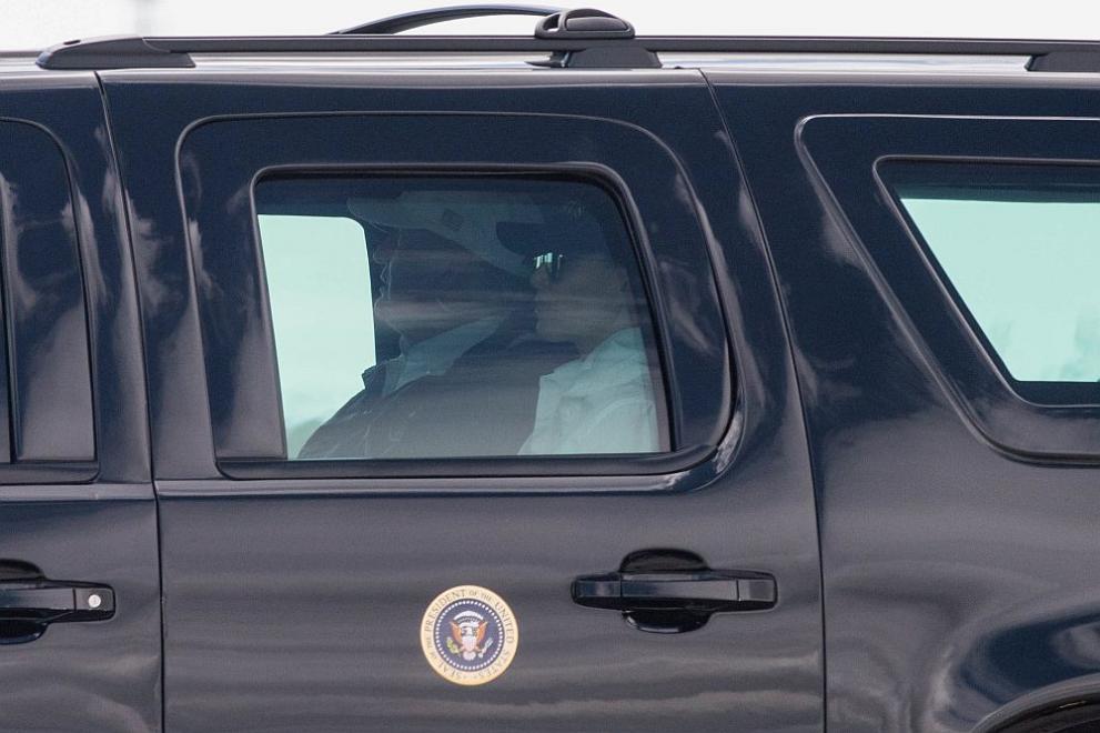  Президентът на Съединени американски щати Доналд Тръмп и брачната половинка му Мелания дойдоха в Корпъс Кристи, Тексас. Щатът е ударен от най-мощната стихия от десетилетия. 