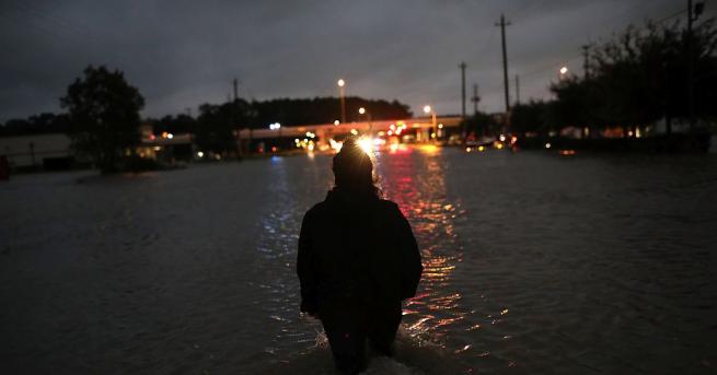 Броят на жертвите от тропическата буря Харви, връхлетяла Тексас, достигна