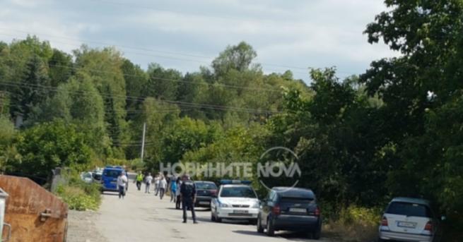 МВР търси собственика изоставена кола край село Герман до София.
