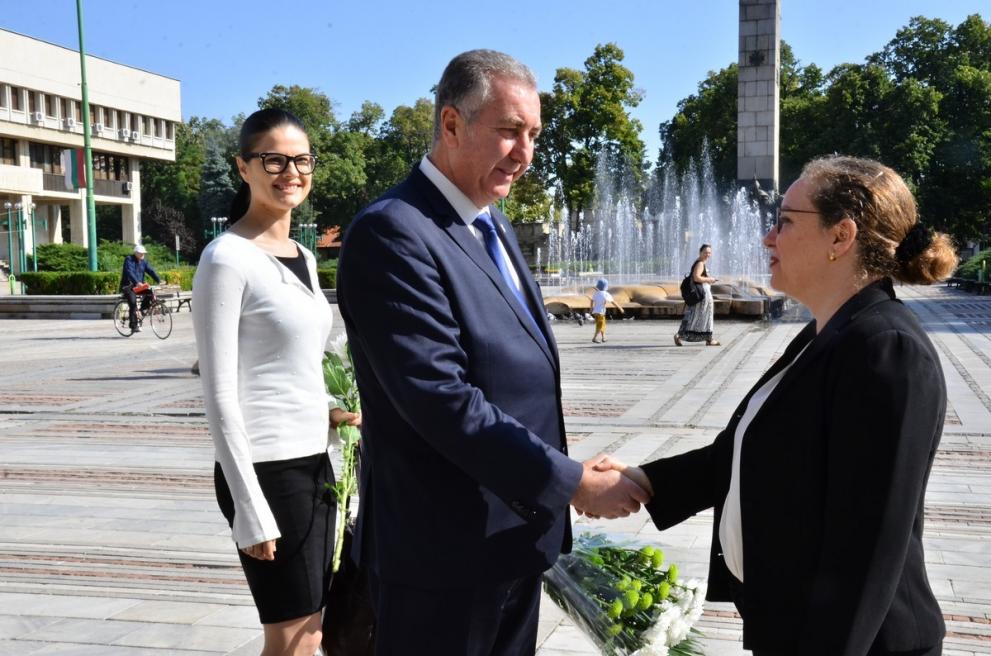 Среща посланик