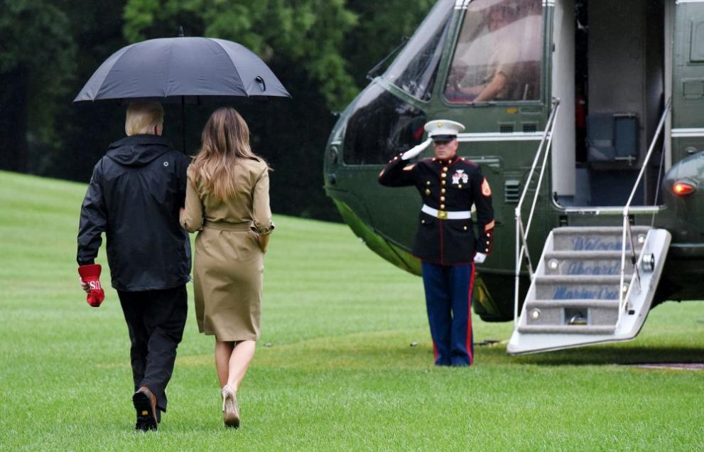  Доналд и Мелания Тръмп се срещнаха с потърпевши от урагана Харви 
