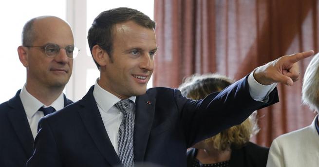 Френският президент Еманюел Макрон обвини журналистите че се интересуват прекалено