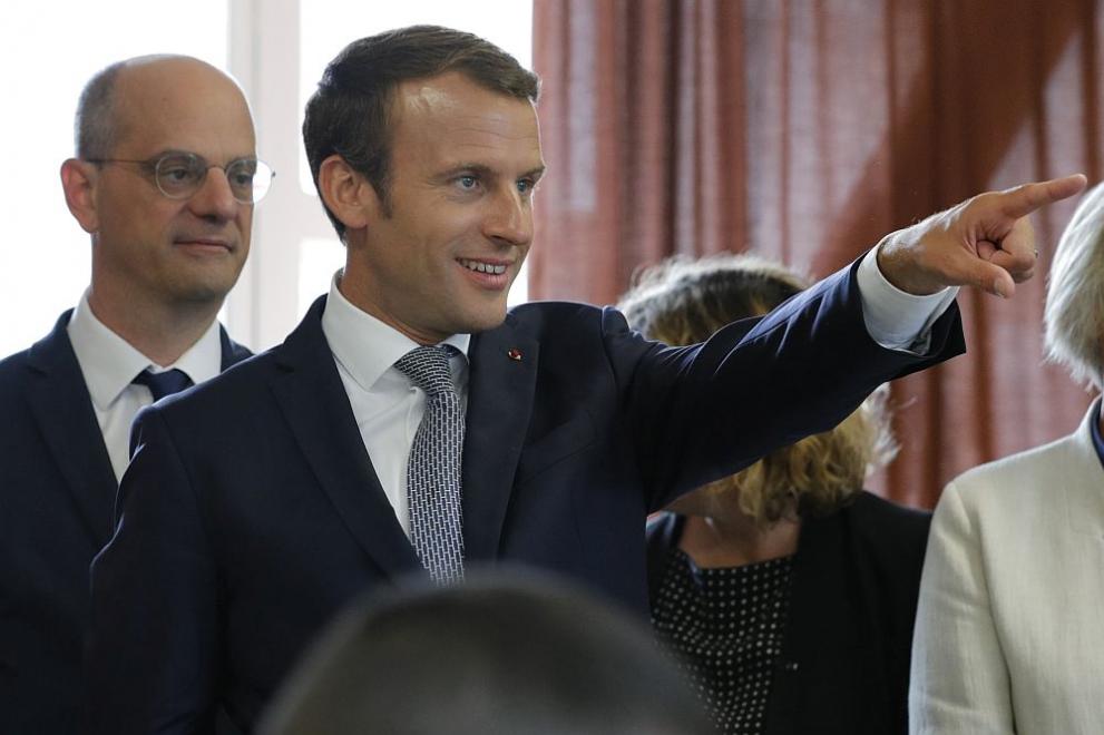 Президентът на Франция Еманюел Макрон посети училище в Източна Франция в първия учебен ден