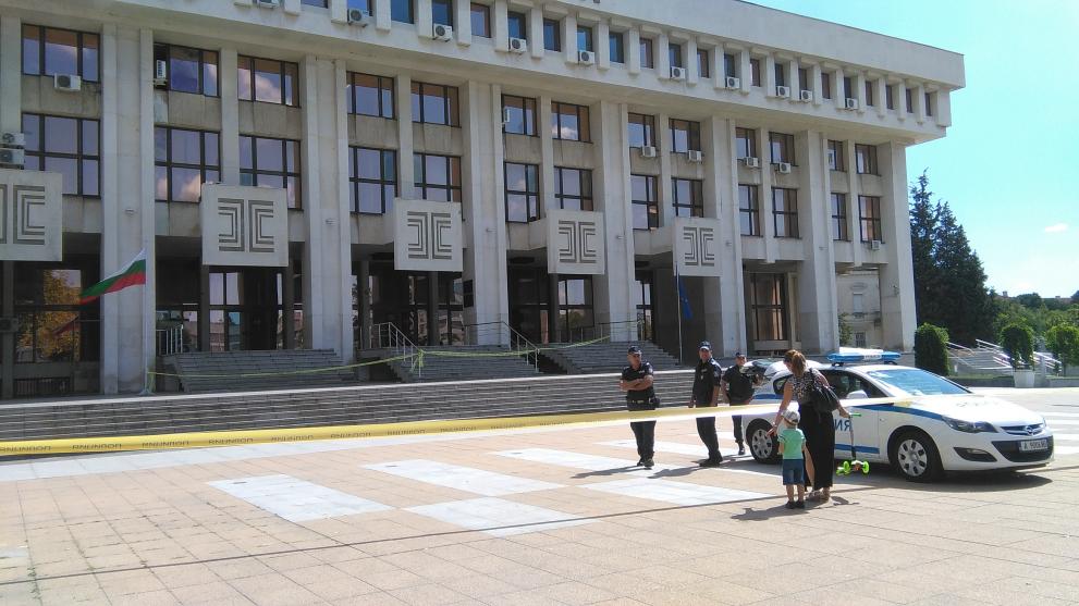 Сградата на Съдебната палата ще остане запечатана за 24 часа.