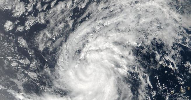 Ирма вече е пета категория ураган и се превърна в