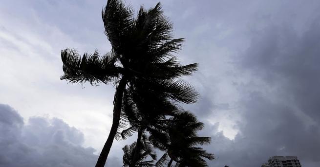 Властите на Бахамските острови започнаха най голямата евакуация в историята на