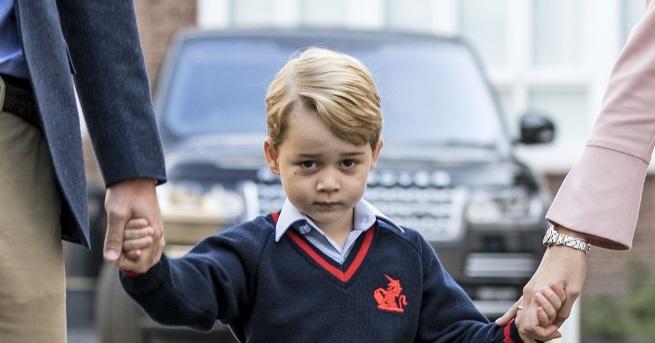 Принц Джордж започна първия си учебен ден но майка му