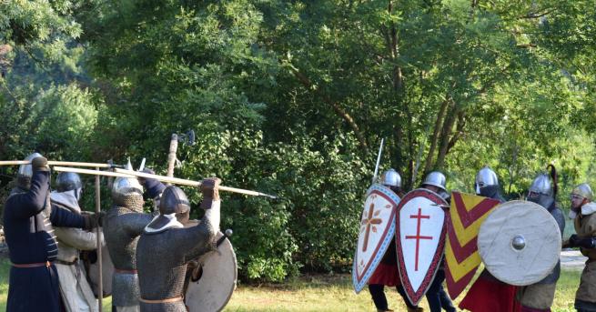 Средновековен турнир стрелба с лък средновековни гайди и исторически достоверни