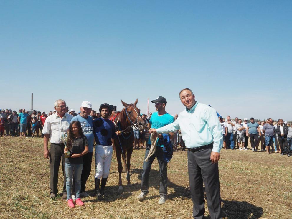 Евродепутат и двама областни управители наградиха най-добрите жокеи на кушиите в Исперих