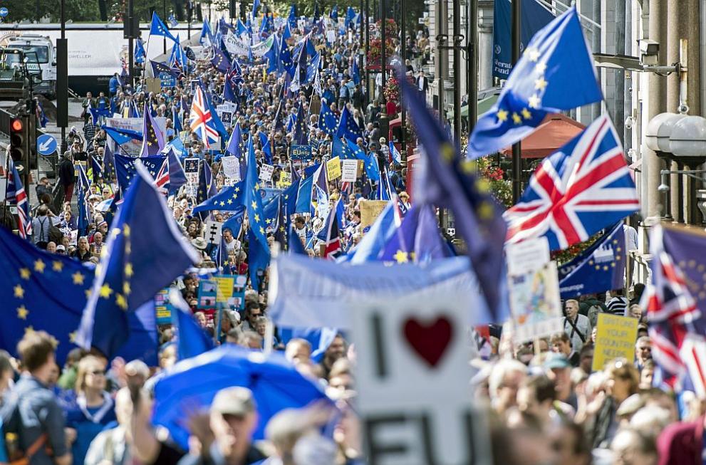  Десетки хиляди хора излязоха по улиците на Лондон, с цел да стачкуват против проектите на Англия да напусне Европейския съюз 