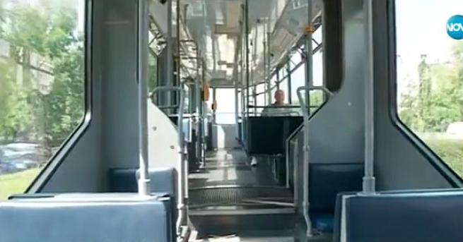 Контрольор свалил японски турист от трамвай заради неперфориран билет Случката