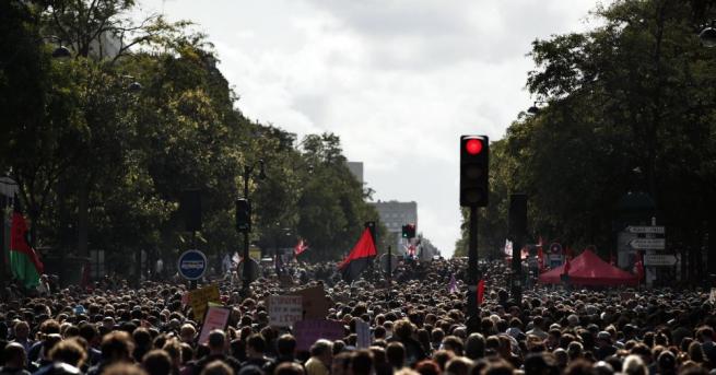 Над 400 000 французи участваха вчера в протести и шествия