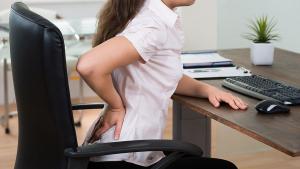Продължителното седене неудобните работни позиции повтарящите се движения на ръцете