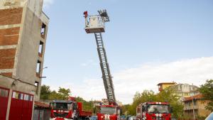 пожарна пожарникар огън спасител огнеборец