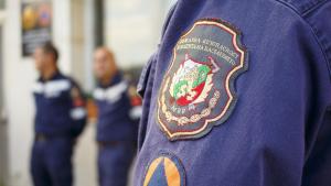 Две деца пострадаха при пожар в Сливенско съобщиха от полицията