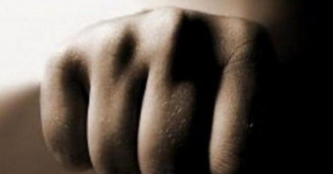 Две момчета на 17 години са нанесли побой на десетокласник