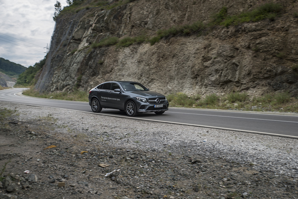 Приликите с големия GLE Coupe са тук, но за щастие разликите са повече. По-големият модел определено предизвиква двуполюсни мнения, докато при GLC Coupe размерите и дизайнът си пасват отлично, което неутрализира биполярността на мненията, предизвикващ GLE Coupe.