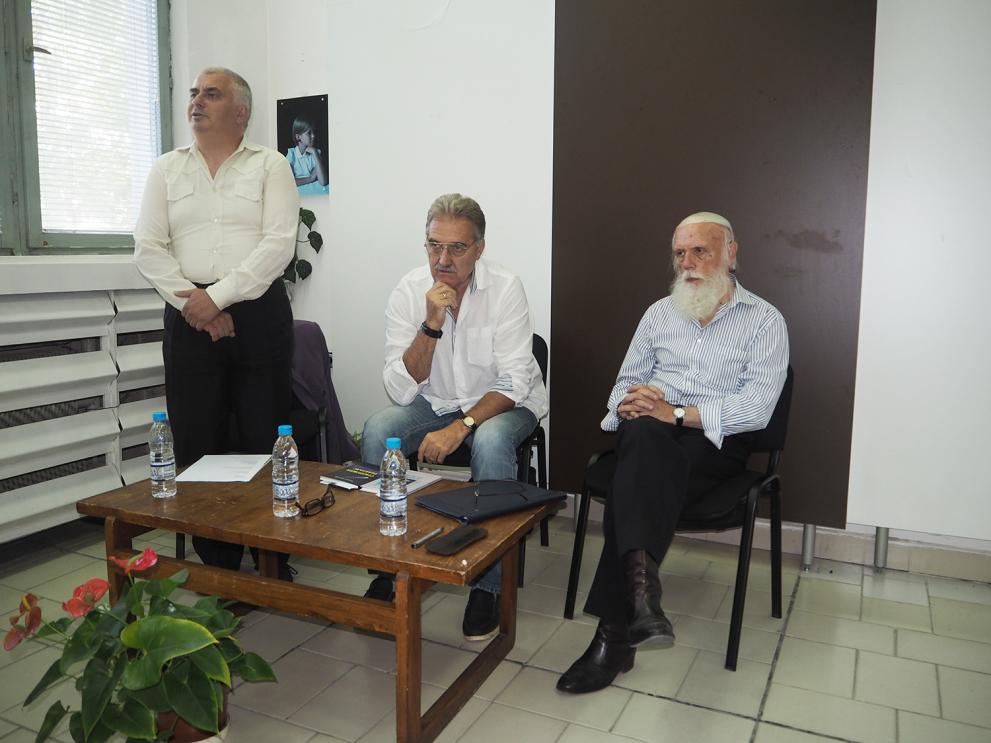 Трима поети с благотворителна инициатива в подкрепа на църквата