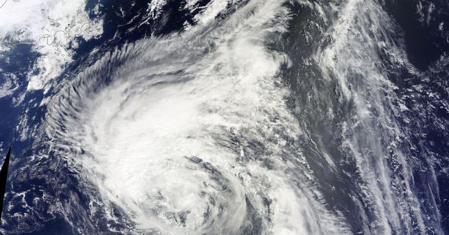 Днес силният тайфун Талим достигна най южната японска префектура Окинава  