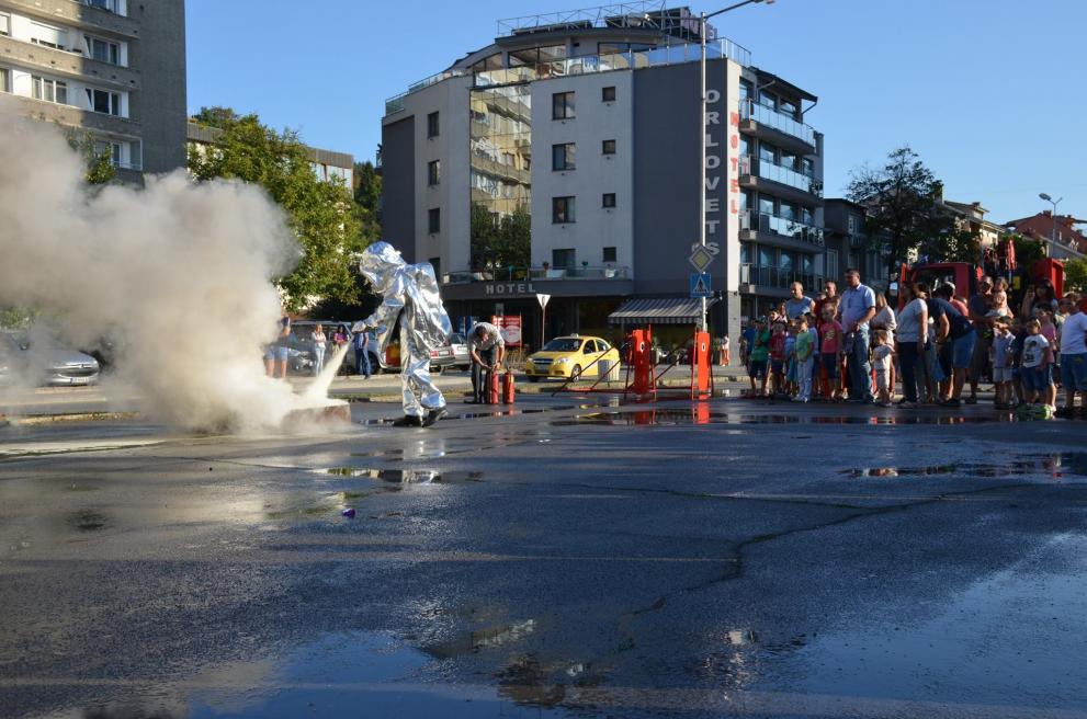 Професионалният празник на пожарникарите и спасителите в България, 14 септември,