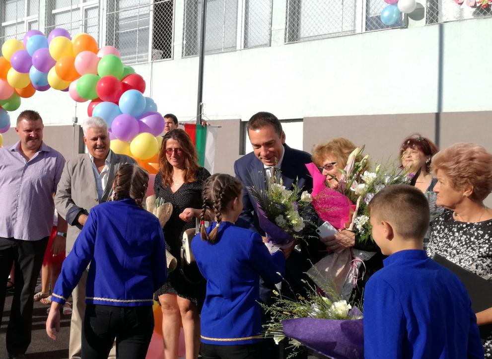 Кметът откри новата учебна година в най-голямото училище в Меден рудник