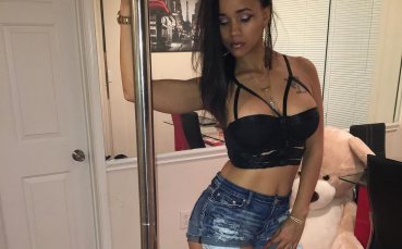 Новата бройка на Флойд Мейуедър се гордее с пищен бюст