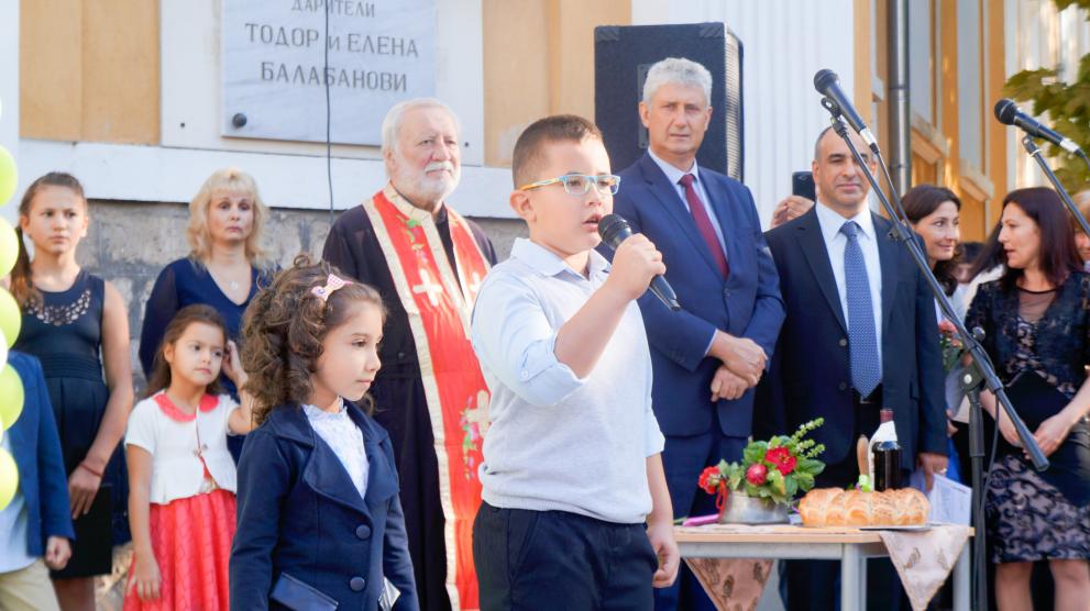 Кметът Генади Събков откри новата учебна година.