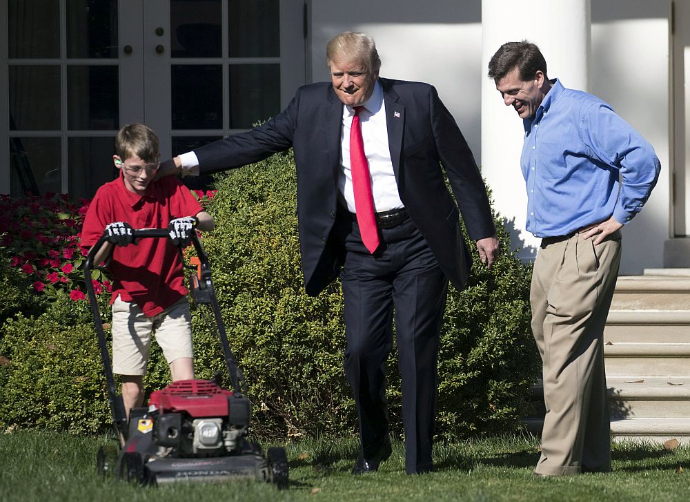 Президентът на САЩ Доналд Тръмп сбъдна мечтата на 11-годишно момче от щата Вирджиния, което предложило доброволно да окоси моравата на Белия дом
