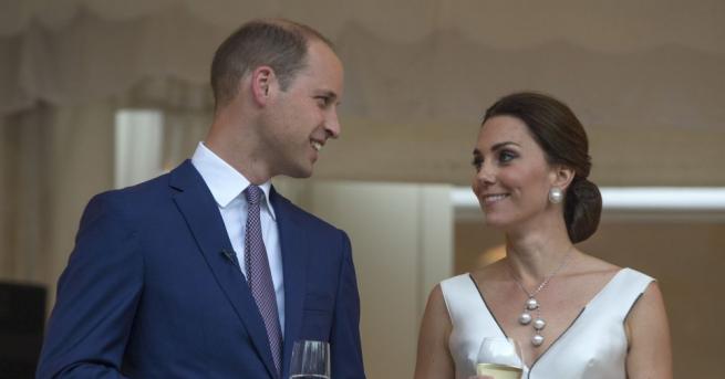 Принц Уилям и съпругата му Кейт може би очакват близнаци.