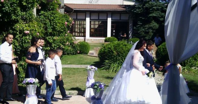 Младоженци изминаха над 3500 км за да се врекат във