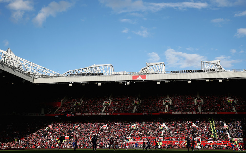 Пазете се! Шамарените фабрики от Манчестър работят извънредно