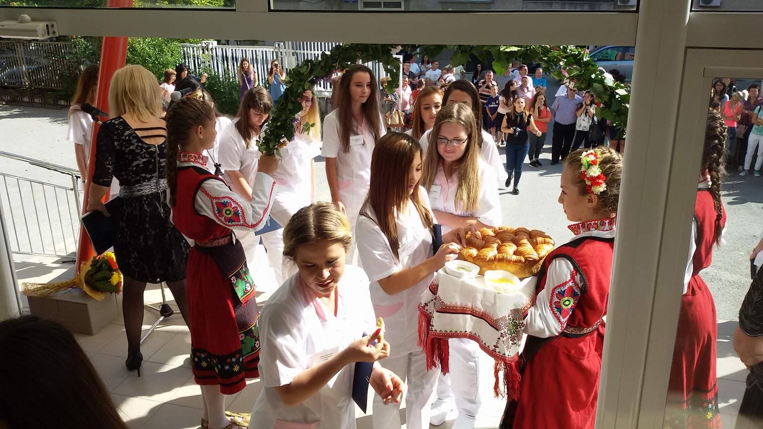 Общият брой на всички студенти, които се обучават във филиала, е 132