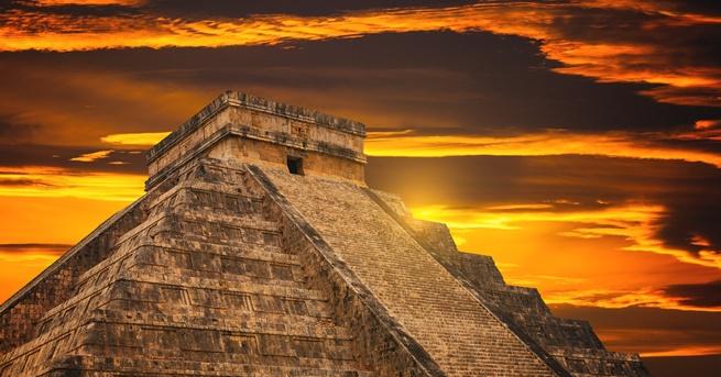 El Castillo известен още като Пирамидата Кукулкан е пирамида която