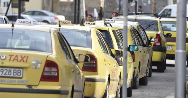 Двама души са задържани за убийството на таксиметров шофьор в